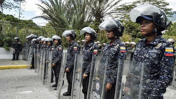 Phe đối lập Venezuela kêu gọi quân đội ngừng ủng hộ Maduro - Ảnh 1. Phe đối lập Venezuela kêu gọi quân đội ngừng ủng hộ Maduro - Ảnh 1.