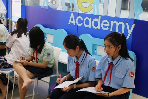 Học sinh làm thơ, vẽ tranh, đóng kịch từ những bài báo - Ảnh 4. Học sinh làm thơ, vẽ tranh, đóng kịch từ những bài báo - Ảnh 4.