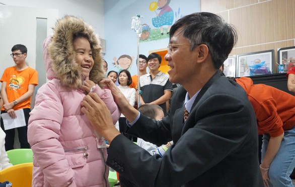 Con thích búp bê nấu ăn và được về nhà ăn tết - Ảnh 7. Con thích búp bê nấu ăn và được về nhà ăn tết - Ảnh 7.