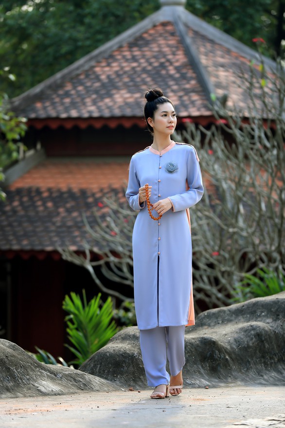 Trang phục lên chùa đẹp nền nã mà vẫn thời trang - Ảnh 6. Trang phục lên chùa đẹp nền nã mà vẫn thời trang - Ảnh 6.
