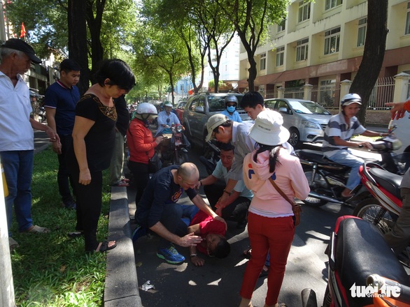 Tình người trên phố - Ảnh 1. Tình người trên phố - Ảnh 1.