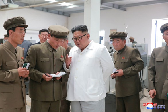 Ông Un đi lo kinh tế nhiều hơn xem tên lửa - Ảnh 9. Ông Un đi lo kinh tế nhiều hơn xem tên lửa - Ảnh 9.