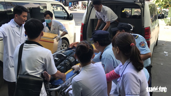Bảo quản, chuyển đến bệnh viện cánh tay của SV gặp nạn ở đèo Hải Vân - Ảnh 1. Bảo quản, chuyển đến bệnh viện cánh tay của SV gặp nạn ở đèo Hải Vân - Ảnh 1.