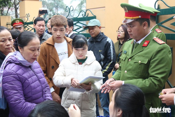 Nguyên giám đốc xuất hiện, BS Lương vắng mặt, hoãn phiên tòa chạy thận 9 người chết - Ảnh 8. Nguyên giám đốc xuất hiện, BS Lương vắng mặt, hoãn phiên tòa chạy thận 9 người chết - Ảnh 8.