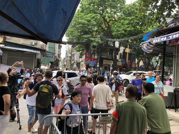 Cà phê đường tàu trống lốc, khách đến... ngẩn tò te quay về - Ảnh 5. Cà phê đường tàu trống lốc, khách đến... ngẩn tò te quay về - Ảnh 5.