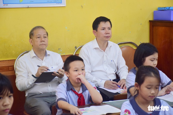 Chủ tịch tỉnh rủ giám đốc sở đột xuất đi dự giờ lớp 9 - Ảnh 1. Chủ tịch tỉnh rủ giám đốc sở đột xuất đi dự giờ lớp 9 - Ảnh 1.