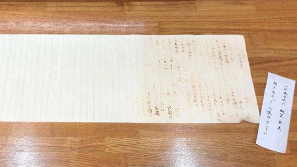 Dùng mực vô hình làm bài, nữ sinh được điểm tối đa - Ảnh 2. Dùng mực vô hình làm bài, nữ sinh được điểm tối đa - Ảnh 2.