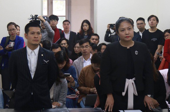 Hoãn phiên tòa phúc thẩm vụ tranh chấp vở diễn Tinh hoa Bắc Bộ - Ảnh 3. Hoãn phiên tòa phúc thẩm vụ tranh chấp vở diễn Tinh hoa Bắc Bộ - Ảnh 3.