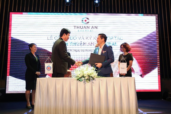 CenLand và Lê Phong ký kết hợp tác phát triển dự án Thuận An Central - Ảnh 1. CenLand và Lê Phong ký kết hợp tác phát triển dự án Thuận An Central - Ảnh 1.