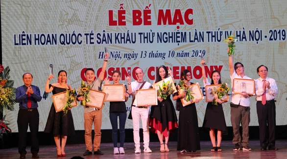 Thân phận nàng Kiều đoạt nhiều giải thưởng tại Liên hoan quốc tế sân khấu thử nghiệm - Ảnh 4. Thân phận nàng Kiều đoạt nhiều giải thưởng tại Liên hoan quốc tế sân khấu thử nghiệm - Ảnh 4.