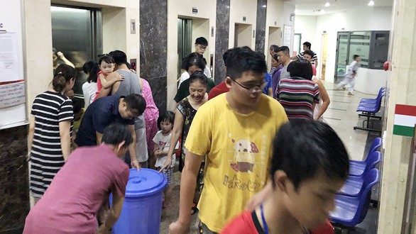 Vì sao nước sạch ở Hà Nội bốc mùi? Dân kêu, vẫn chưa có trả lời - Ảnh 1. Vì sao nước sạch ở Hà Nội bốc mùi? Dân kêu, vẫn chưa có trả lời - Ảnh 1.