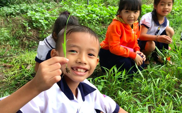 Ngôi trường vui vẻ ở miền Tây - Ảnh 1. Ngôi trường vui vẻ ở miền Tây - Ảnh 1.
