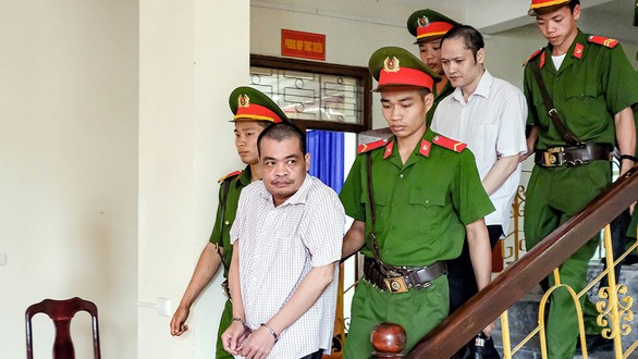 Nguyên cán bộ Sở GD-ĐT nâng điểm thi cho nhiều con, cháu lãnh đạo tỉnh - Ảnh 1. Nguyên cán bộ Sở GD-ĐT nâng điểm thi cho nhiều con, cháu lãnh đạo tỉnh - Ảnh 1.