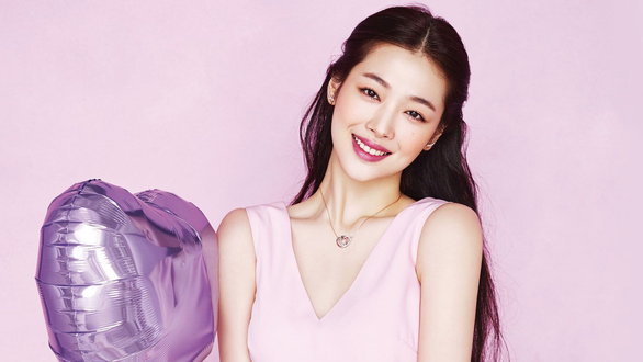 Sulli treo cổ tự tử: bi kịch dạy làm thần tượng, ai dạy làm người - Ảnh 3. Sulli treo cổ tự tử: bi kịch dạy làm thần tượng, ai dạy làm người - Ảnh 3.