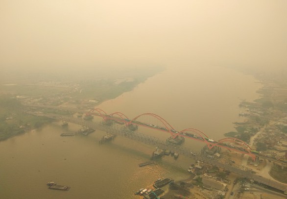 Vừa mở cửa lại, hàng loạt trường ở Indonesia lại đóng cửa vì ô nhiễm - Ảnh 1. Vừa mở cửa lại, hàng loạt trường ở Indonesia lại đóng cửa vì ô nhiễm - Ảnh 1.
