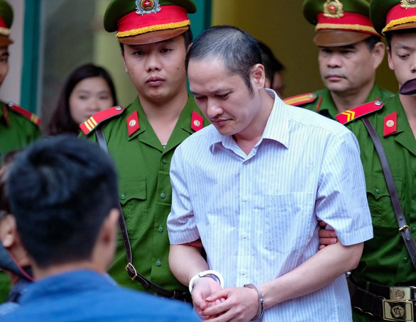 Xử vụ gian lận thi ở Hà Giang: Đánh cả xe tải chở bài thi về sửa - Ảnh 1. Xử vụ gian lận thi ở Hà Giang: Đánh cả xe tải chở bài thi về sửa - Ảnh 1.