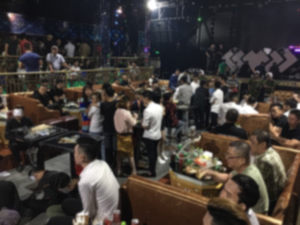 Hàng trăm người ‘phê’ ma túy tại bar Play House Club lúc rạng sáng ở quận 10 - Ảnh 1. Hàng trăm người ‘phê’ ma túy tại bar Play House Club lúc rạng sáng ở quận 10 - Ảnh 1.