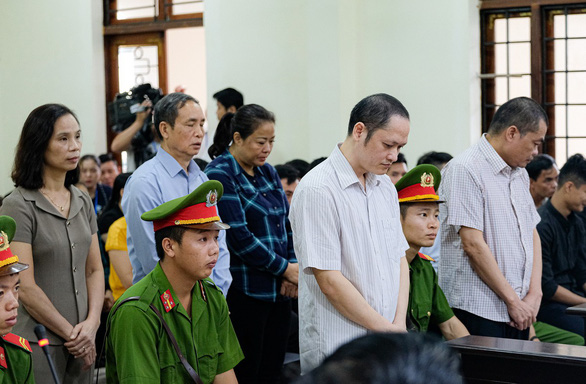 Gian lận thi cử được lên kế hoạch tinh vi, thống nhất từ trên xuống dưới - Ảnh 2. Gian lận thi cử được lên kế hoạch tinh vi, thống nhất từ trên xuống dưới - Ảnh 2.