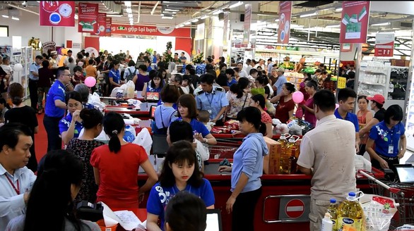 Co.opmart tại Hà Nội khuyến mãi lớn thu hút hàng trăm ngàn lượt khách - Ảnh 1. Co.opmart tại Hà Nội khuyến mãi lớn thu hút hàng trăm ngàn lượt khách - Ảnh 1.