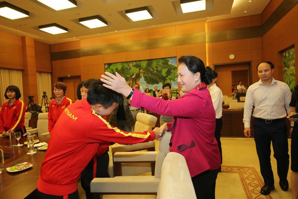 Chủ tịch Quốc hội Nguyễn Thị Kim Ngân: Thành tích của bóng đá nữ khiến bóng đá nam phải mơ ước - Ảnh 2. Chủ tịch Quốc hội Nguyễn Thị Kim Ngân: Thành tích của bóng đá nữ khiến bóng đá nam phải mơ ước - Ảnh 2.