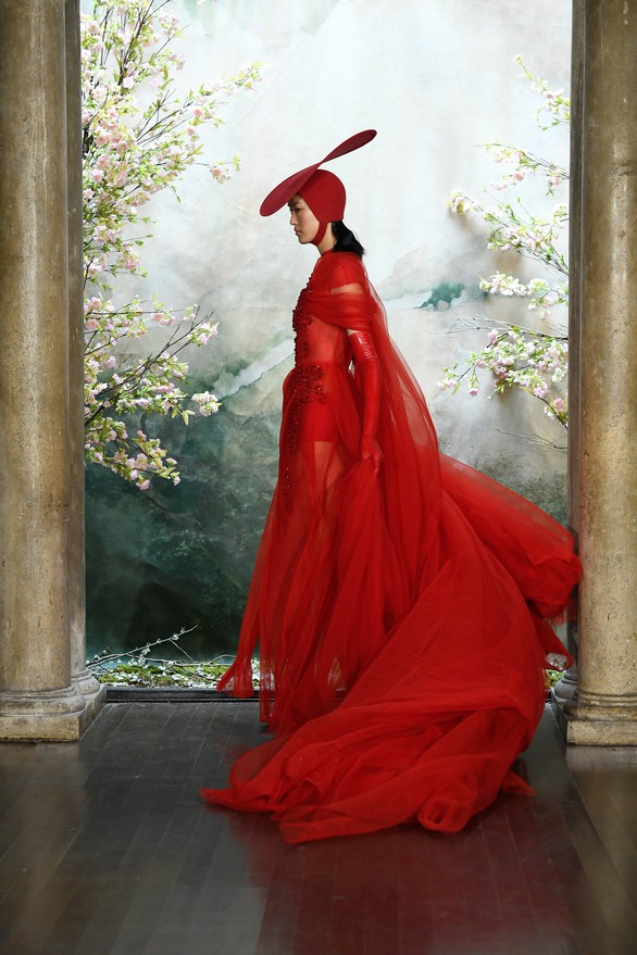 Phương My được sánh ngang Vera Wang, Valentino trên Harper’s Bazaar - Ảnh 1. Phương My được sánh ngang Vera Wang, Valentino trên Harper’s Bazaar - Ảnh 1.