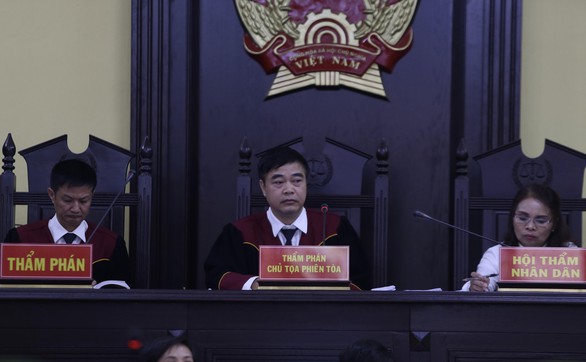 Trả hồ sơ vụ gian lận thi cử Sơn La để làm rõ hàng tỉ đồng tiền cảm ơn - Ảnh 2. Trả hồ sơ vụ gian lận thi cử Sơn La để làm rõ hàng tỉ đồng tiền cảm ơn - Ảnh 2.