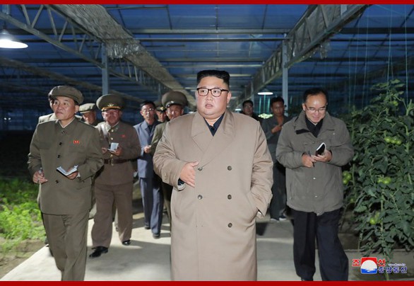 Ông Kim Jong Un thị sát nhà kính trồng rau trong bối cảnh cả nước thiếu lương thực - Ảnh 1. Ông Kim Jong Un thị sát nhà kính trồng rau trong bối cảnh cả nước thiếu lương thực - Ảnh 1.