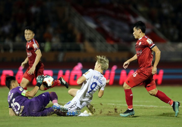Vòng 25 V-League 2019: Văn Thanh giúp người hâm mộ phố núi thở phào - Ảnh 1. Vòng 25 V-League 2019: Văn Thanh giúp người hâm mộ phố núi thở phào - Ảnh 1.