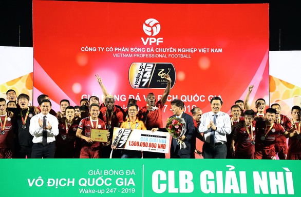 Vòng 25 V-League 2019: Văn Thanh giúp người hâm mộ phố núi thở phào - Ảnh 2. Vòng 25 V-League 2019: Văn Thanh giúp người hâm mộ phố núi thở phào - Ảnh 2.