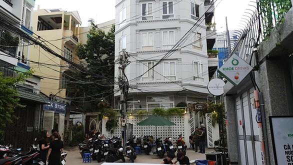 Phó chánh án quận 4 bị bắt tạm giam: Thế nào là xâm phạm chỗ ở người khác? - Ảnh 1. Phó chánh án quận 4 bị bắt tạm giam: Thế nào là xâm phạm chỗ ở người khác? - Ảnh 1.
