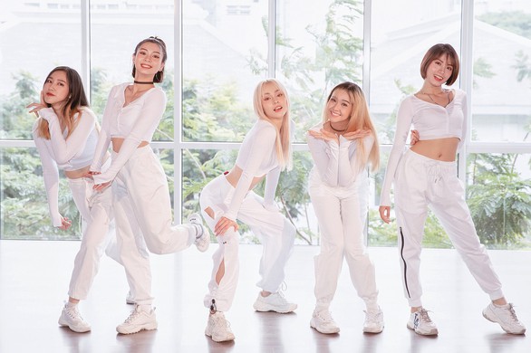 Chiều fans hết mức, MLee tung thêm Yêu đi chờ chi phiên bản dance - Ảnh 2. Chiều fans hết mức, MLee tung thêm Yêu đi chờ chi phiên bản dance - Ảnh 2.