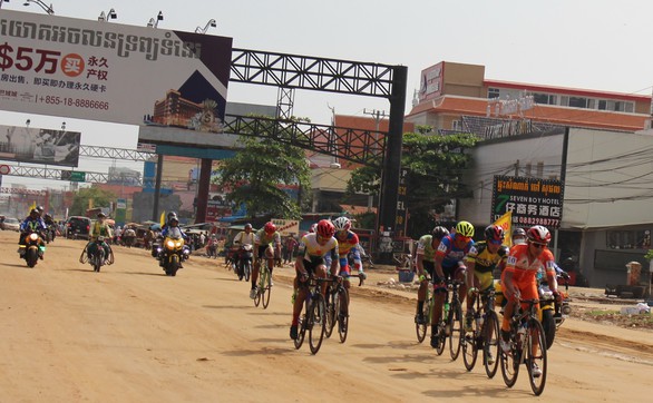 Tay đua người Tây Ban Nha giúp ê-kíp TP.HCM thắng lớn tại Campuchia - Ảnh 2. Tay đua người Tây Ban Nha giúp ê-kíp TP.HCM thắng lớn tại Campuchia - Ảnh 2.