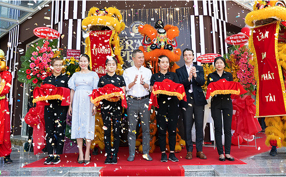 Ông chủ chuỗi ẩm thực Món Huế từng hút vốn trăm tỉ là ai? - Ảnh 1. Ông chủ chuỗi ẩm thực Món Huế từng hút vốn trăm tỉ là ai? - Ảnh 1.