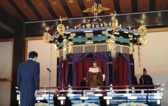 Dân Nhật xôn xao khi cầu vồng xuất hiện lúc Nhật hoàng Naruhito đăng quang - Ảnh 2. Dân Nhật xôn xao khi cầu vồng xuất hiện lúc Nhật hoàng Naruhito đăng quang - Ảnh 2.