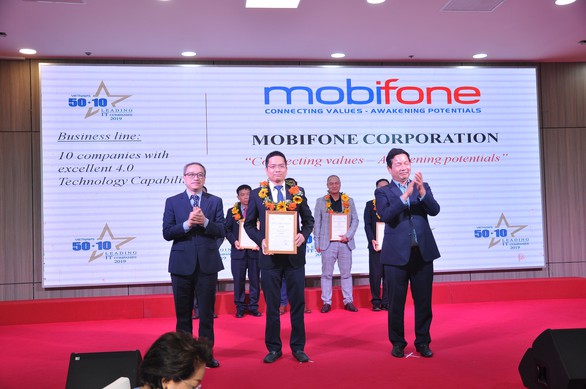 MobiFone nhận cú đúp danh hiệu doanh nghiệp CNTT hàng đầu Việt Nam 2019 - Ảnh 2. MobiFone nhận cú đúp danh hiệu doanh nghiệp CNTT hàng đầu Việt Nam 2019 - Ảnh 2.