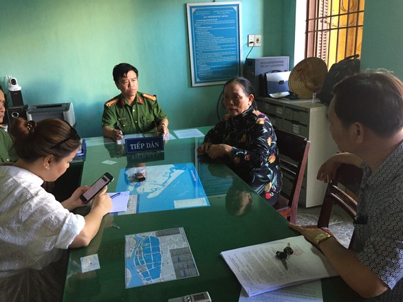 Người bán hàng ở Hội An đòi đánh khách Tây: Tôi khóa xe giúp để tránh mất cắp - Ảnh 1. Người bán hàng ở Hội An đòi đánh khách Tây: Tôi khóa xe giúp để tránh mất cắp - Ảnh 1.