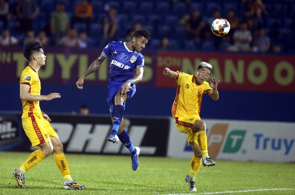 Hòa B.Bình Dương, Thanh Hóa giành quyền đá play-off để trụ hạng V-League 2020 - Ảnh 4. Hòa B.Bình Dương, Thanh Hóa giành quyền đá play-off để trụ hạng V-League 2020 - Ảnh 4.