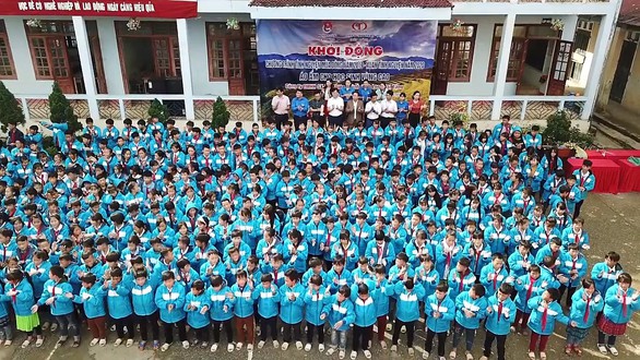 Tặng điểm trường và 1.500 áo ấm cho trẻ vùng cao - Ảnh 2. Tặng điểm trường và 1.500 áo ấm cho trẻ vùng cao - Ảnh 2.