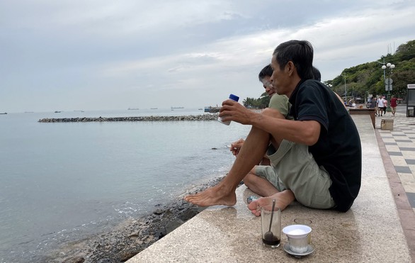 Tiếp tục tạm dừng lấp biển làm thủy cung ở Vũng Tàu - Ảnh 2. Tiếp tục tạm dừng lấp biển làm thủy cung ở Vũng Tàu - Ảnh 2.