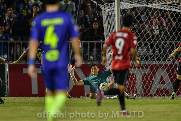 Văn Lâm để lọt lưới tổng cộng 42 bàn trong Thai-League 2019 - Ảnh 1. Văn Lâm để lọt lưới tổng cộng 42 bàn trong Thai-League 2019 - Ảnh 1.