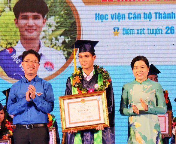Những đóa trạng nguyên khoe sắc - Ảnh 2. Những đóa trạng nguyên khoe sắc - Ảnh 2.