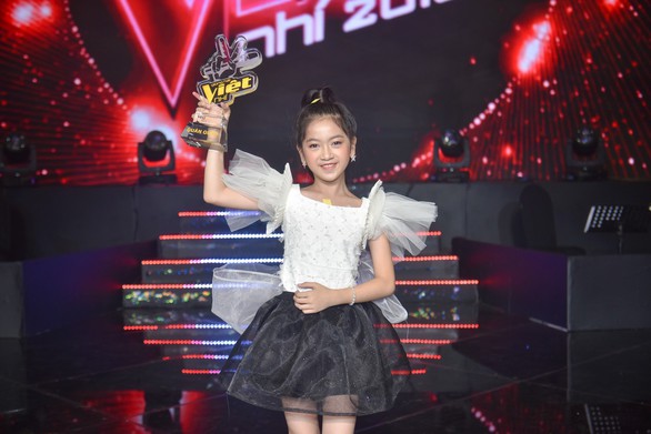 Nguyên Khang xin lỗi do đọc nhầm tên quán quân The Voice Kids 2019 - Ảnh 4. Nguyên Khang xin lỗi do đọc nhầm tên quán quân The Voice Kids 2019 - Ảnh 4.