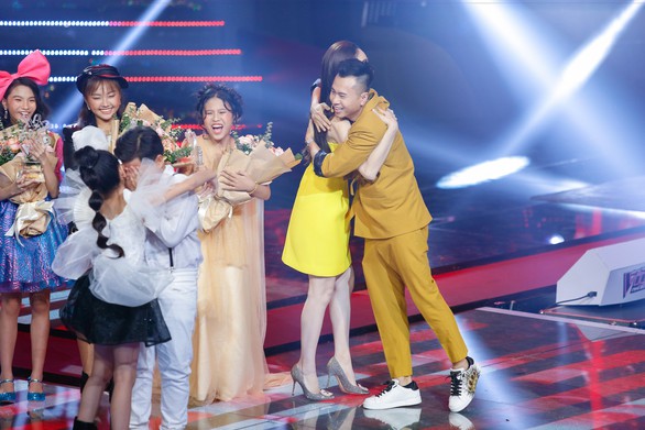 Nguyên Khang xin lỗi do đọc nhầm tên quán quân The Voice Kids 2019 - Ảnh 1. Nguyên Khang xin lỗi do đọc nhầm tên quán quân The Voice Kids 2019 - Ảnh 1.