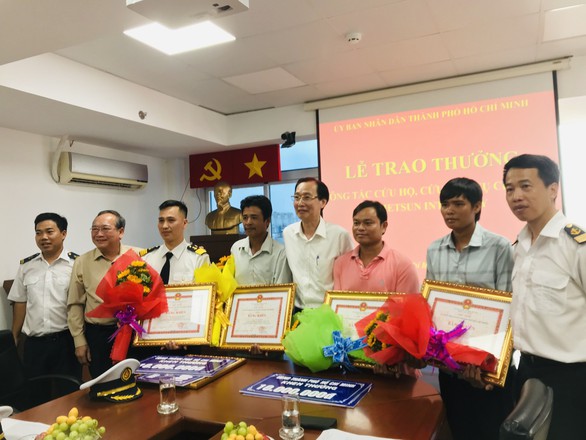 TP.HCM: thưởng 130 triệu đồng cho nhóm cứu hộ vụ chìm tàu Vietsun Integrity - Ảnh 1. TP.HCM: thưởng 130 triệu đồng cho nhóm cứu hộ vụ chìm tàu Vietsun Integrity - Ảnh 1.
