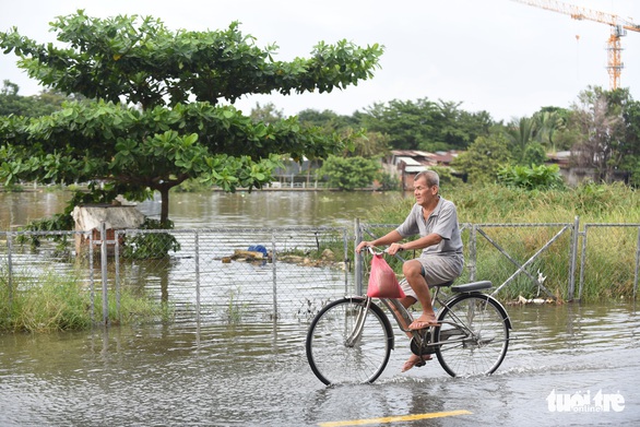 Gió mùa đông bắc gây mưa lớn miền Bắc, triều cường cao ở miền Nam - Ảnh 7. Gió mùa đông bắc gây mưa lớn miền Bắc, triều cường cao ở miền Nam - Ảnh 7.