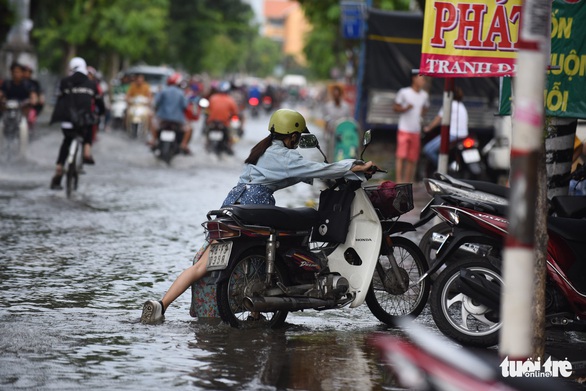Gió mùa đông bắc gây mưa lớn miền Bắc, triều cường cao ở miền Nam - Ảnh 4. Gió mùa đông bắc gây mưa lớn miền Bắc, triều cường cao ở miền Nam - Ảnh 4.