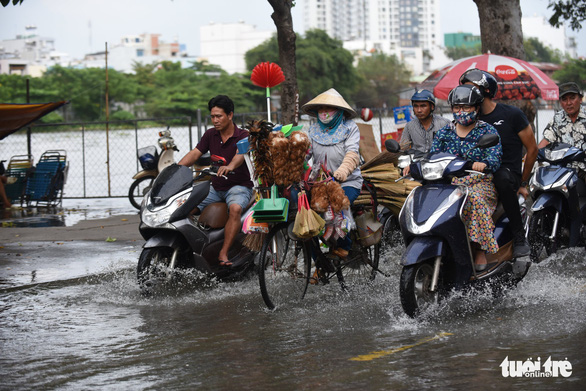 Gió mùa đông bắc gây mưa lớn miền Bắc, triều cường cao ở miền Nam - Ảnh 5. Gió mùa đông bắc gây mưa lớn miền Bắc, triều cường cao ở miền Nam - Ảnh 5.