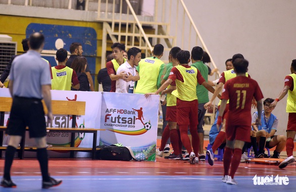 Thái Lan vô địch futsal Đông Nam Á 2019 sau trận chung kết suýt có đánh nhau - Ảnh 6. Thái Lan vô địch futsal Đông Nam Á 2019 sau trận chung kết suýt có đánh nhau - Ảnh 6.