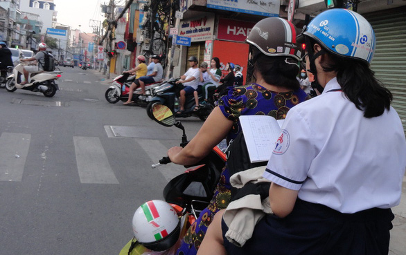 Bao giờ học trò hết... học đường? - Ảnh 1. Bao giờ học trò hết... học đường? - Ảnh 1.