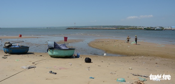Phan Thiết: Tàu ra vào gặp khó vì cảng bồi lấp - Ảnh 1. Phan Thiết: Tàu ra vào gặp khó vì cảng bồi lấp - Ảnh 1.